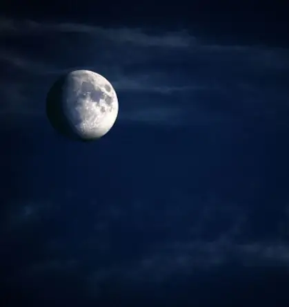 moon-5224745_640